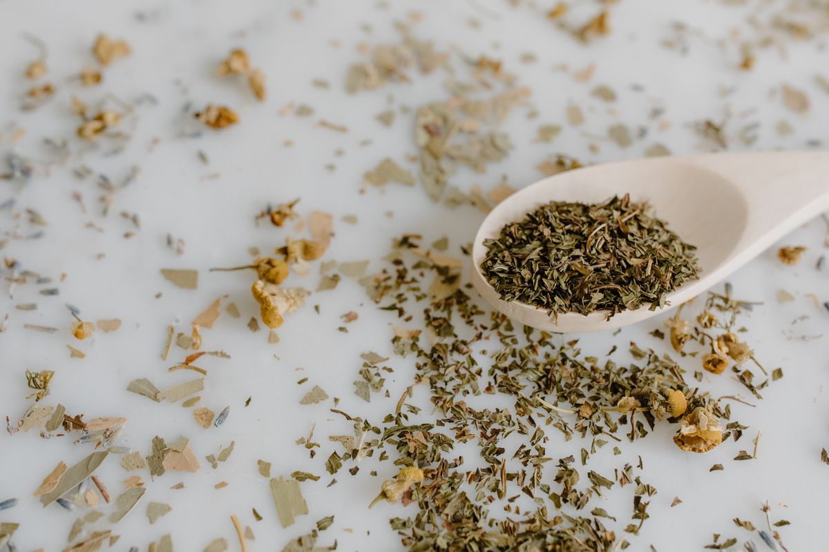 Mezclar orégano con yerba mate: por qué recomiendan hacerlo y para que sirve Mezclar orégano con yerba mate: por qué recomiendan hacerlo y para que sirve