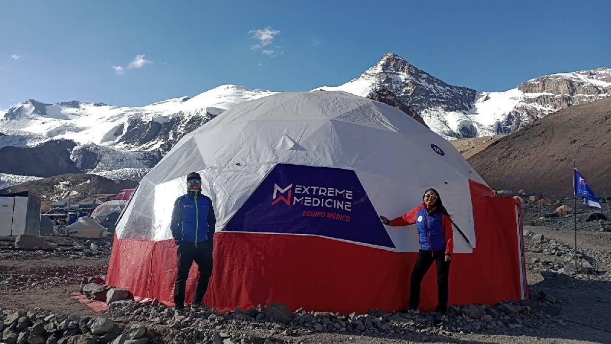Los m&eacute;dicos del Aconcagua atienden en diferentes campamentos, incluso algunos a casi 6.000 metros sobre el nivel del mar.