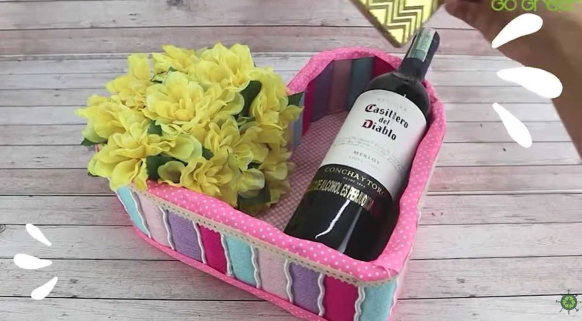 Con tubo de papel higi&eacute;nico podr&aacute;s crear esta caja para regalar en San Valent&iacute;n.