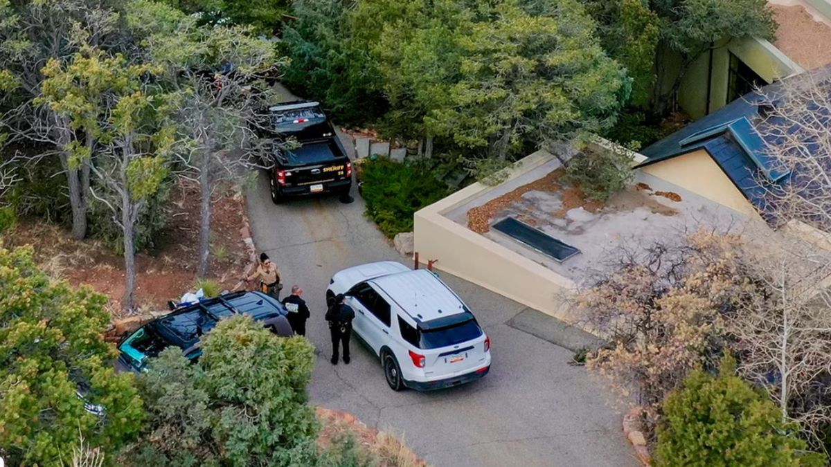 Los vecinos del barrio privado Santa Fe Summit, en Nuevo México, indicaron que no veían a Hackman ni a su mujer desde 2018 Los vecinos del barrio privado Santa Fe Summit, en Nuevo México, indicaron que no veían a Hackman ni a su mujer desde 2018