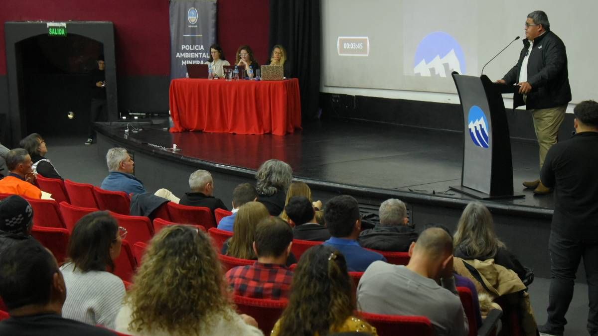 La audiencia pública empezó este sábado en el centro de convenciones de Malargüe.