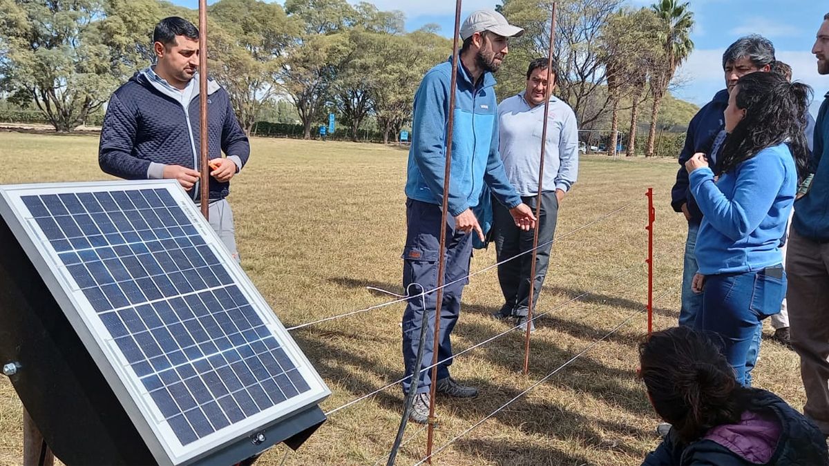 Los kits solares que entregó el INTA.