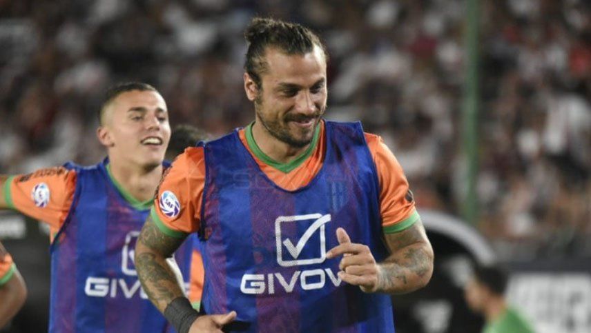 Daniel Osvaldo podría volver al club en el que debutó hace 15 años