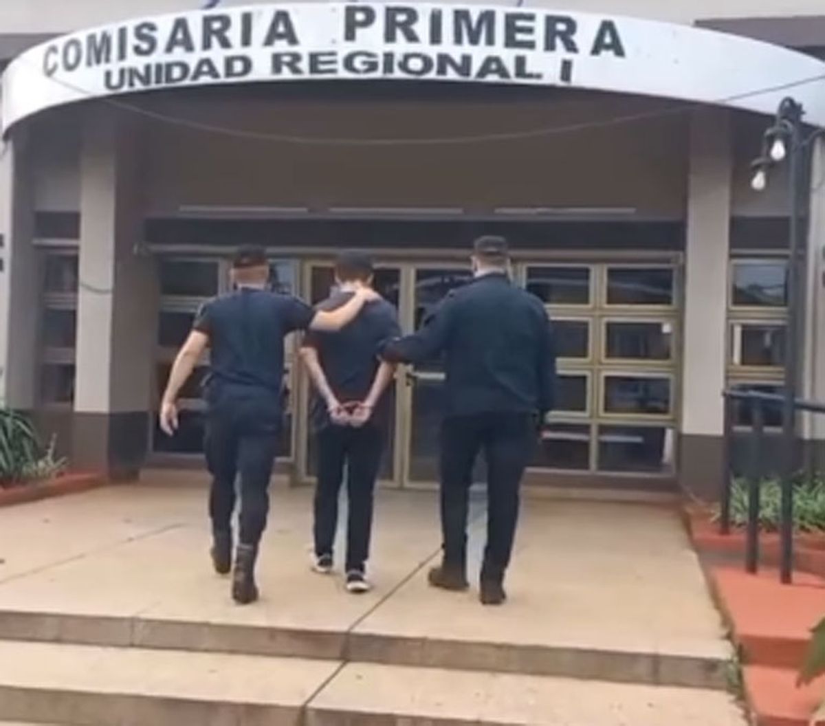 El empleado infiel fue detenido tras ser declarado culpable del robo. El empleado infiel fue detenido tras ser declarado culpable del robo.