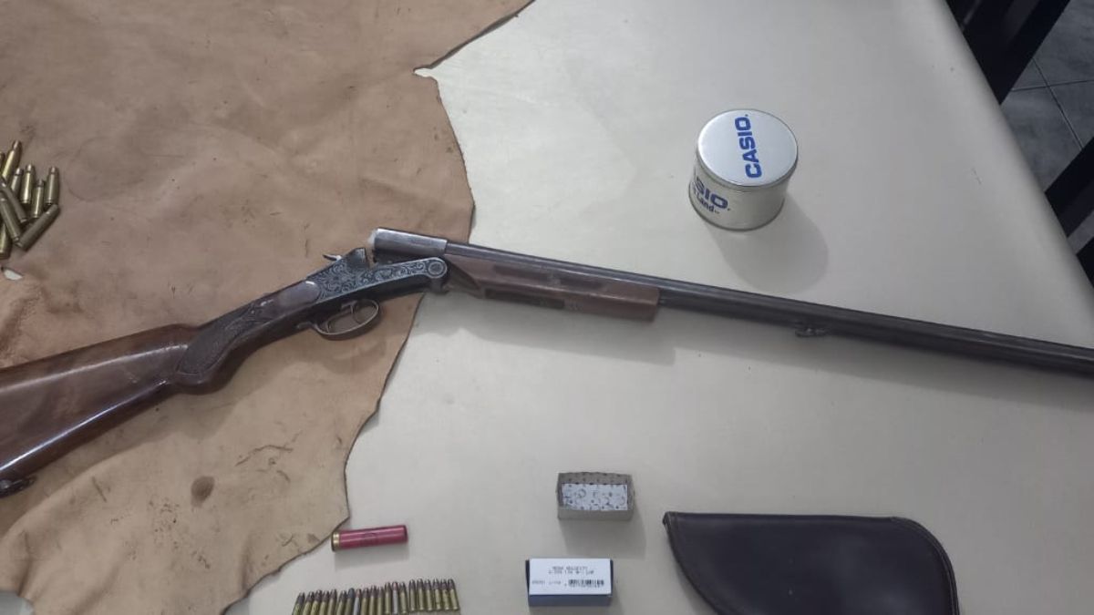 Escopeta de dos caños calibre 14, y municiones de distintos calibres fueron hallados en un procedimiento contra cazadores furtivos.