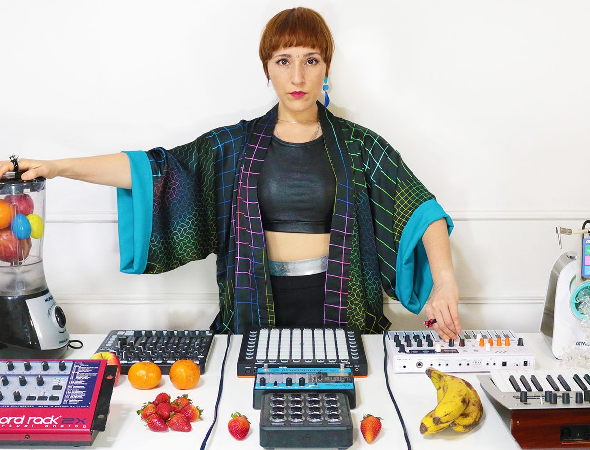 Audia Valdez, con sus elementos de creación.