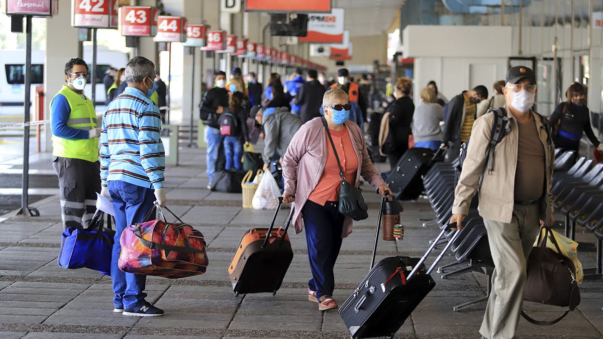 Fin de semana extra largo: intenso movimiento turístico en los principales destinos