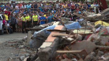 Ascienden a 655 los muertos por el terremoto en Ecuador