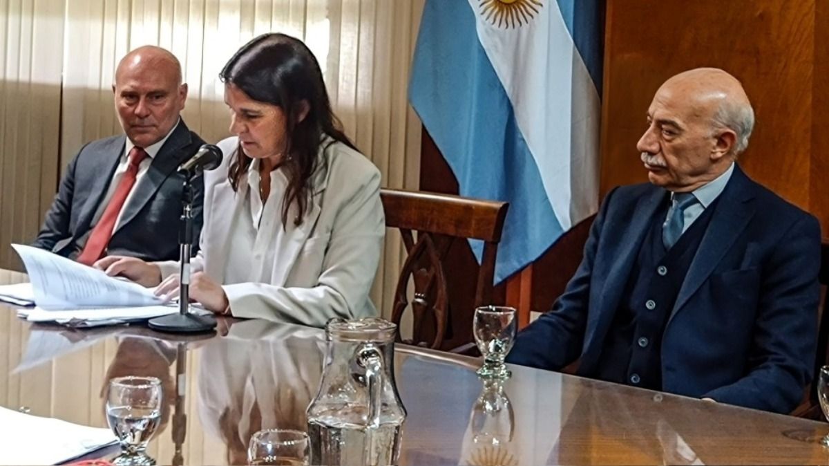 Los supremos Dalmiro Garay, Teresa Day y José Valerio. Los supremos Dalmiro Garay, Teresa Day y José Valerio.
