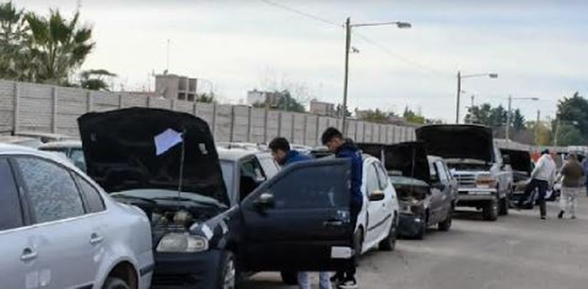 Algunos de los vehículos que serán rematados el viernes.