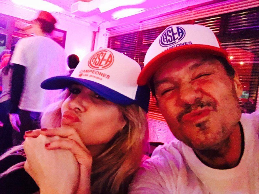 Tinelli y su mujer festejaron con todo el primer título grande del básquet de San Lorenzo
