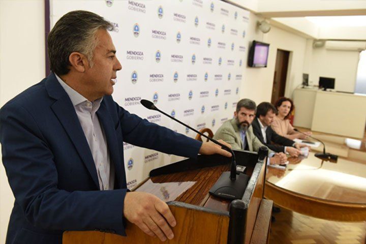 Cornejo  y la UCR  respaldaron el decreto presidencial de las Fuerzas Armadas