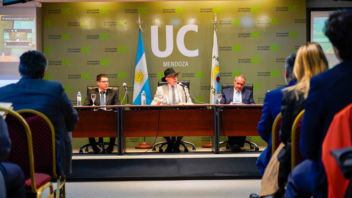 Julián Alfie (Inecip), José Valerio y Abel Albarracín expusieron al inicio del debate sobre el funcionamiento del Consejo de la Magistratura, a cargo de la evaluación de futuros jueces a nivel nacional y de provincias. Julián Alfie (Inecip), José Valerio y Abel Albarracín expusieron al inicio del debate sobre el funcionamiento del Consejo de la Magistratura, a cargo de la evaluación de futuros jueces a nivel nacional y de provincias.