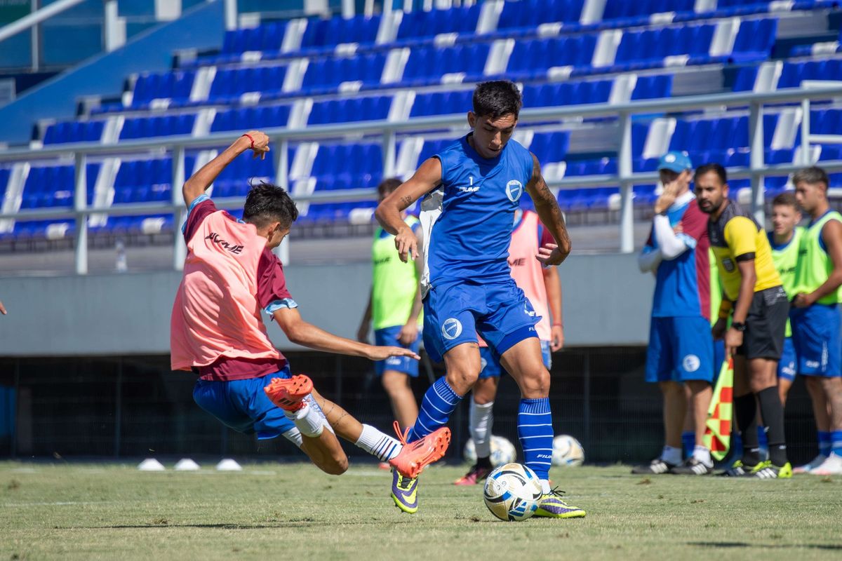 Godoy Cruz afront&oacute; su primera pr&aacute;ctica formal de f&uacute;tbol.