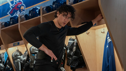 Belmont Cameli protagoniza la serie.