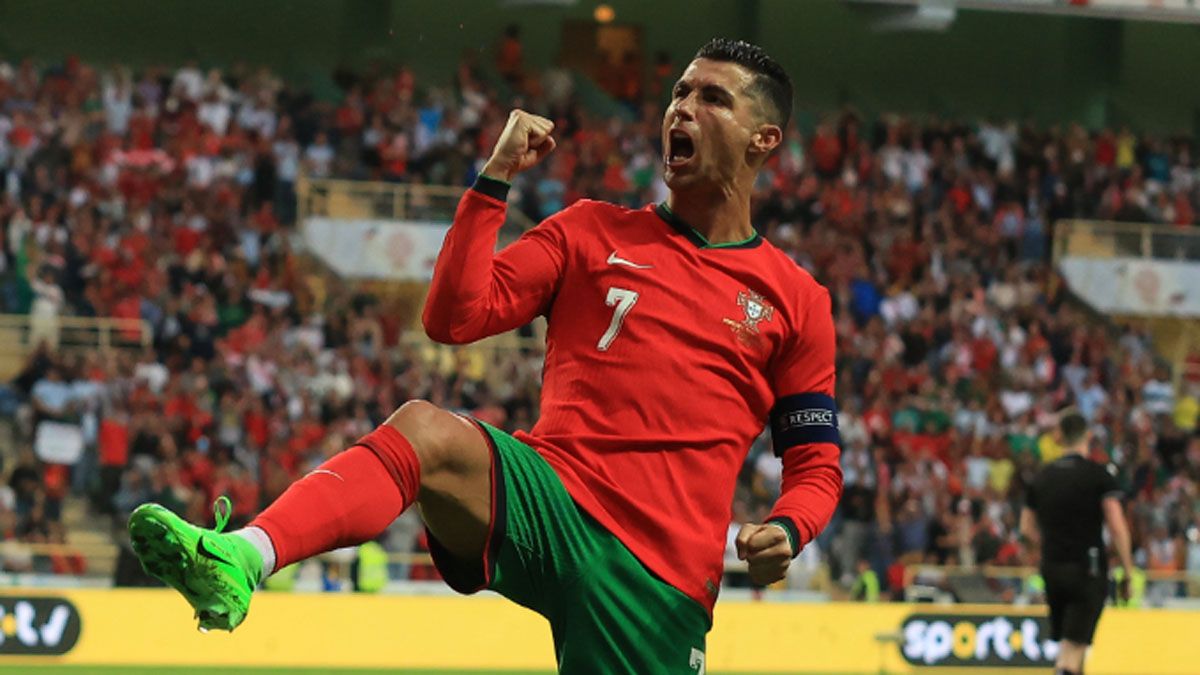 Cristiano Ronaldo hizo dos goles a Irlanda.