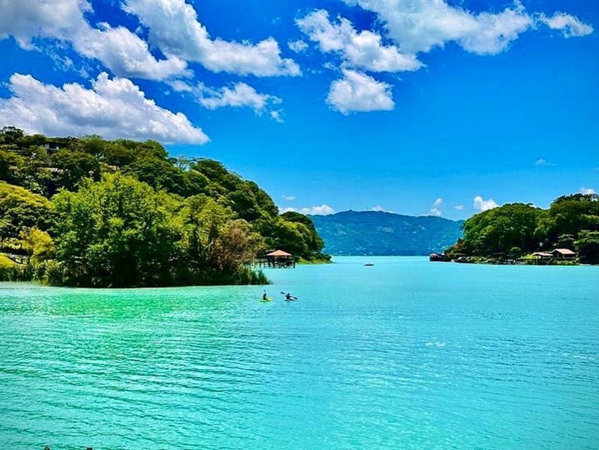 El Lago de Coatepeque es uno de los atractivos turísticos del país.