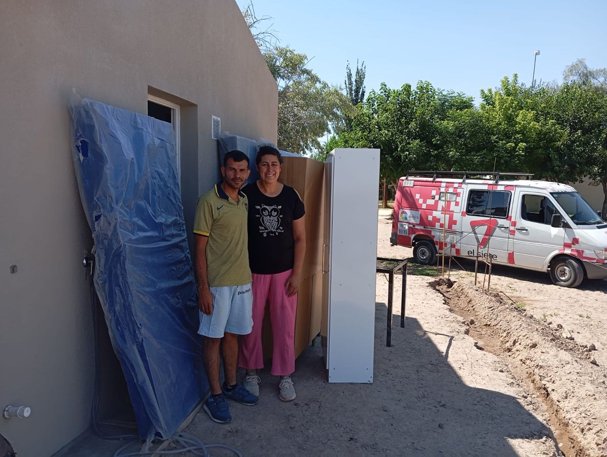Los colchones donados por la empresa local fueron destinados a una familia de Junín y a otra de Las Heras.