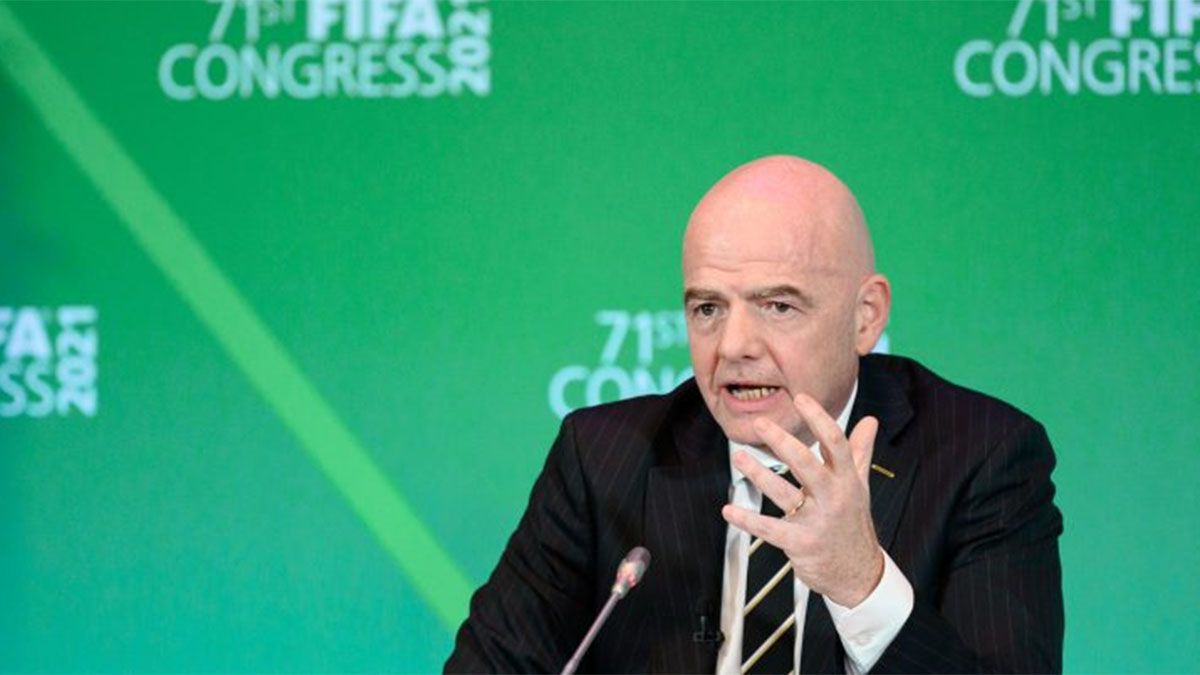 La FIFA amenazó a las ligas para que cedan a los jugadores