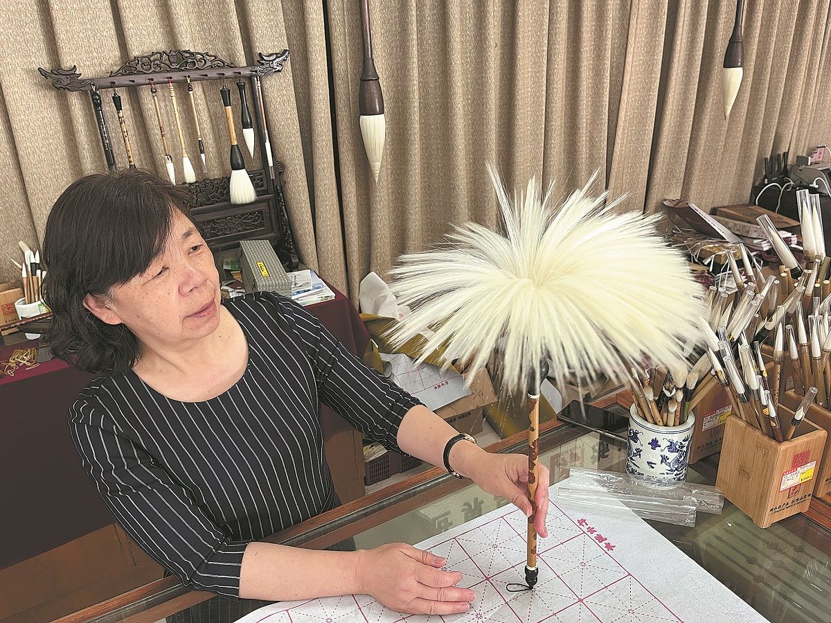 Un taller de pinceles caligráficos en el pueblo de Shanlian en Huzhou, provincia de Zhejiang. YANG YANG / CHINA DAILY