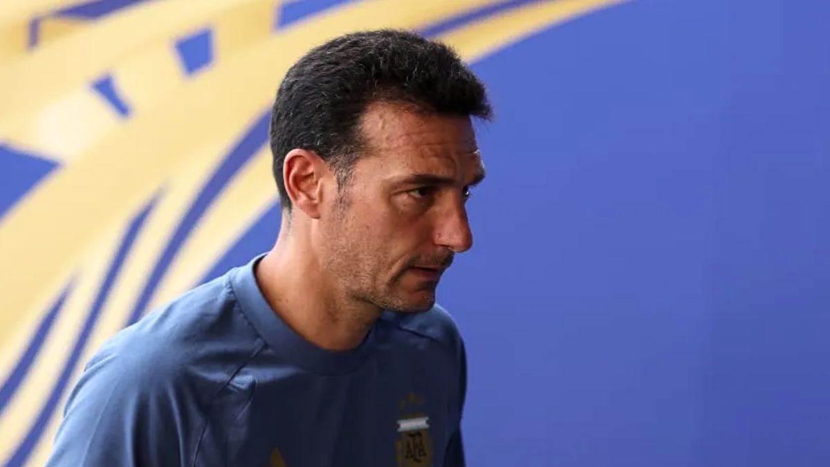 Cuándo llega Lionel Scaloni a la Argentina y por qué se demoró su vuelta