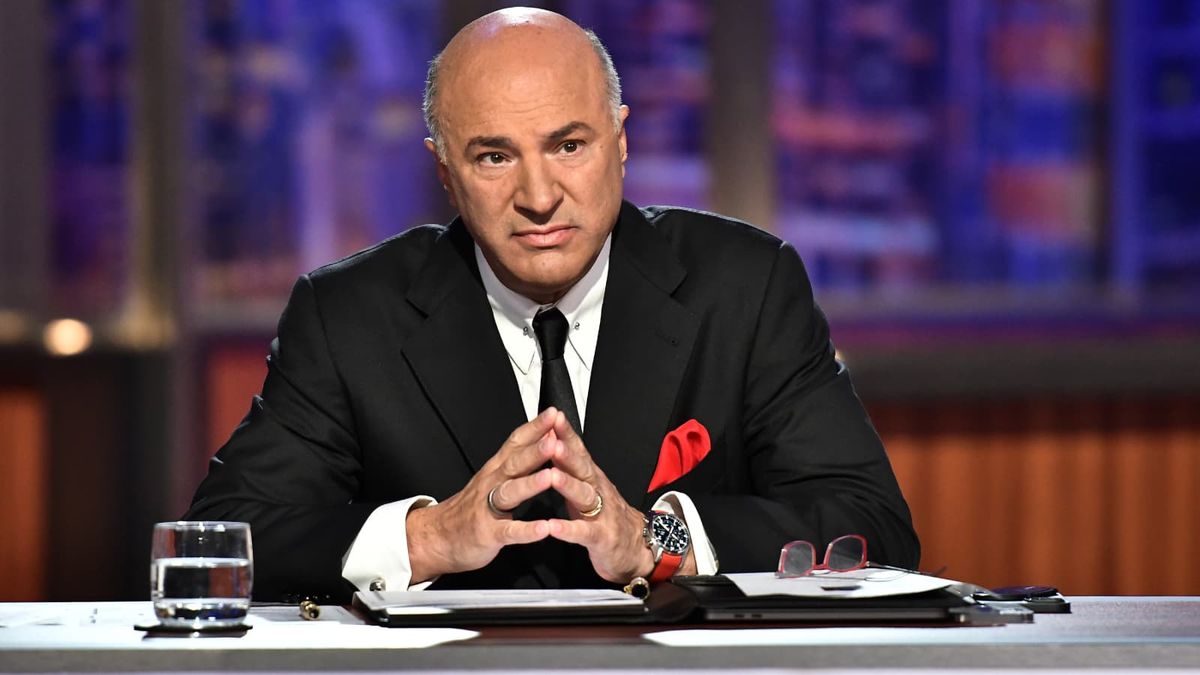 Kevin O'Leary es un empresario, periodista, inversor y personalidad televisiva canadiense. Kevin O'Leary es un empresario, periodista, inversor y personalidad televisiva canadiense.