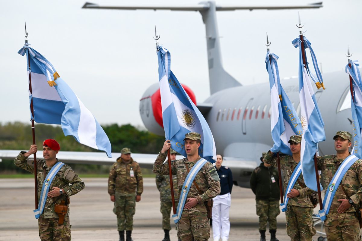 Petri manifestó que la compra de los 24 aviones F-16 son una demostración de que el presidente de la Nación quiere volver fortalecer a las Fuerzas Armadas. Petri manifestó que la compra de los 24 aviones F-16 son una demostración de que el presidente de la Nación quiere volver fortalecer a las Fuerzas Armadas.