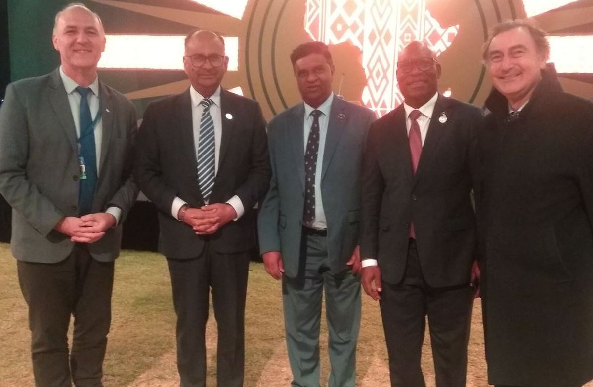 Guillermo Carmona estuvo en Etiopía en la Cumbre de la Unión Africana. Casi al mismo tiempo respondió a las críticas de la embajadora británica en Argentina.