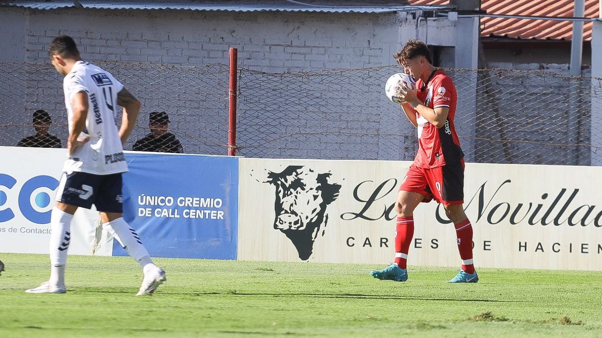 Marcelo Eggel convirtió su primer gol con la camiseta del Deportivo Maipú en su regreso al Cruzado y a La Fortaleza. Foto: Cristian Lozano/UNO. Marcelo Eggel convirtió su primer gol con la camiseta del Deportivo Maipú en su regreso al Cruzado y a La Fortaleza. Foto: Cristian Lozano/UNO.