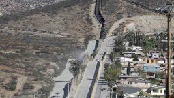 Estados Unidos quiere que en dos años esté listo el muro con México