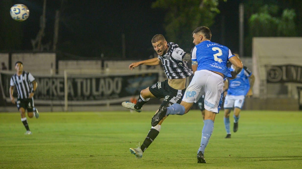 Nicol&aacute;s Servetto fue probado en la delantera.