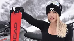 Desde Bariloche, Wanda Nara encandiló a sus seguidores en jumpsuit y escotazo