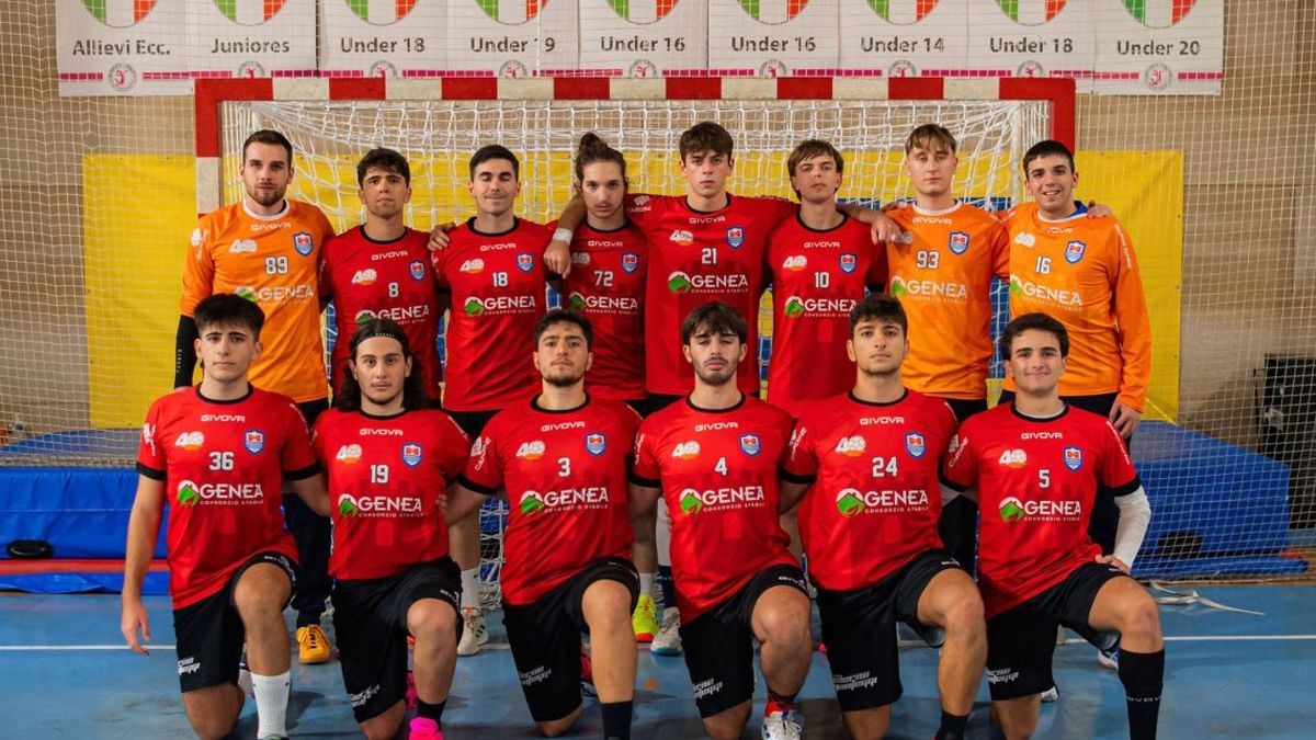 Una foto oficial del equipo italiano Genea Lanzara que integra el mendocino. Una foto oficial del equipo italiano Genea Lanzara que integra el mendocino.