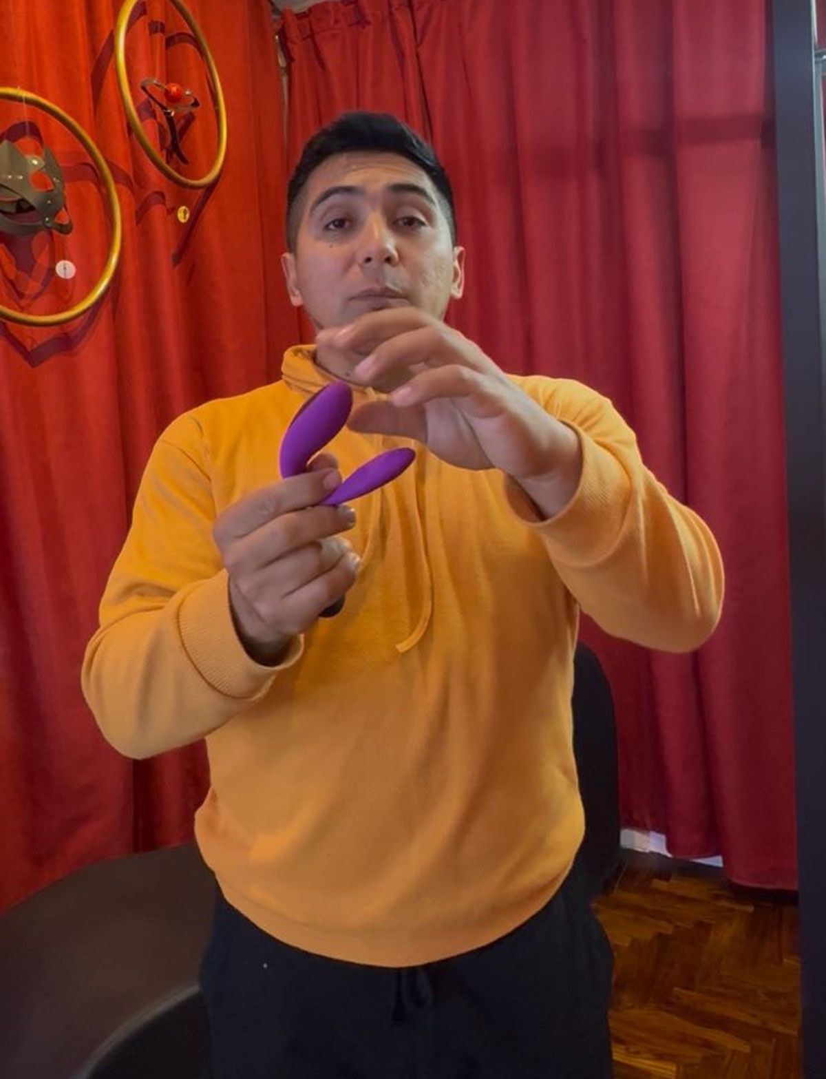 El vibrador de tipo "C" es el más vendido de toda la tienda. El vibrador de tipo "C" es el más vendido de toda la tienda.