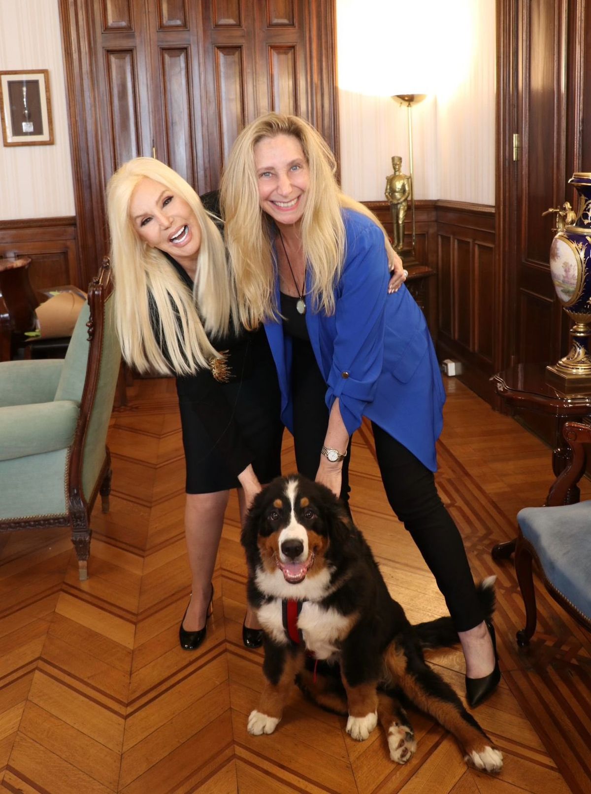 Karina Milei, aquí con Susana Giménez. Lo que haga o diga la secretaria general de la Presidencia está ok para el primer mandatario. Karina Milei, aquí con Susana Giménez. Lo que haga o diga la secretaria general de la Presidencia está ok para el primer mandatario.