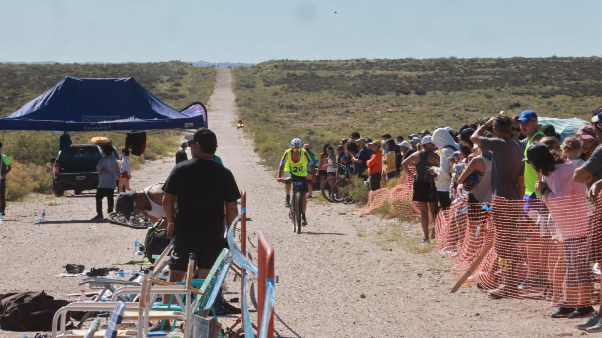Ciclismo. Una de las cuatro disciplinas en las que se compone el Tetratlón son los 19km, para los individuales; o los 25km para la Posta en mountain bike. Ciclismo. Una de las cuatro disciplinas en las que se compone el Tetratlón son los 19km, para los individuales; o los 25km para la Posta en mountain bike.
