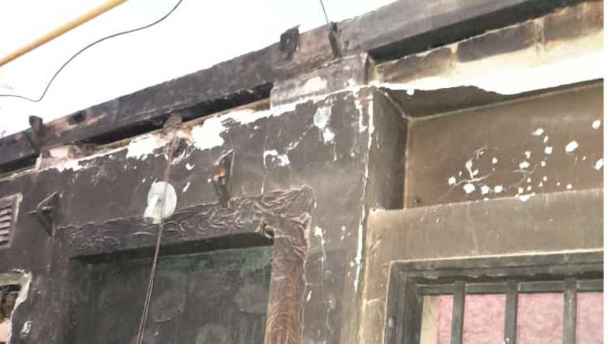 El incendio en Las Heras dejó destruido el techo de la vivienda de calle Roldán