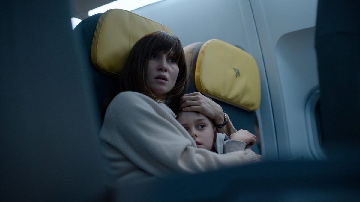 Carl Anton Koch interpreta a Elias y Peri Baumeister a Nadja en la película de Netflix