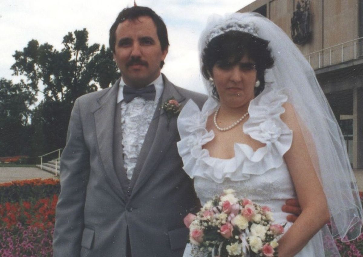 Camille Joseph Cléroux, se casó con Lise Roy el 4 de julio de 1987 en Ontario y tres años después la asesino a golpes en la cabeza Camille Joseph Cléroux, se casó con Lise Roy el 4 de julio de 1987 en Ontario y tres años después la asesino a golpes en la cabeza