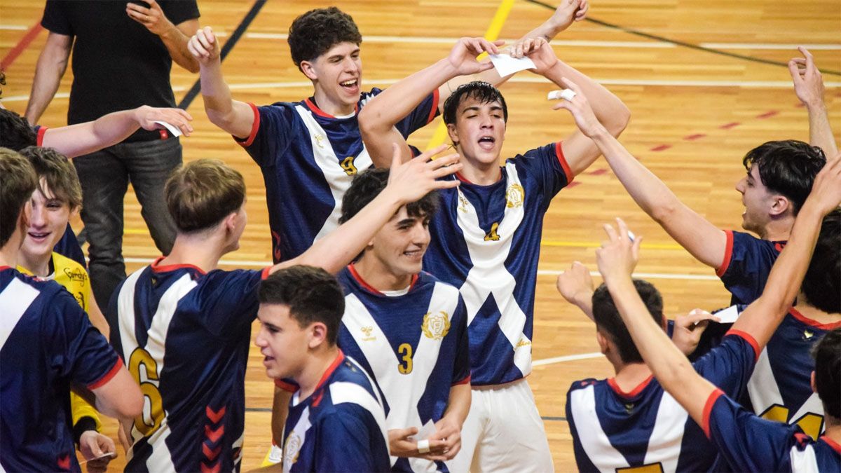 Los varones de la Metropolitana ganaron el título. Los varones de la Metropolitana ganaron el título.