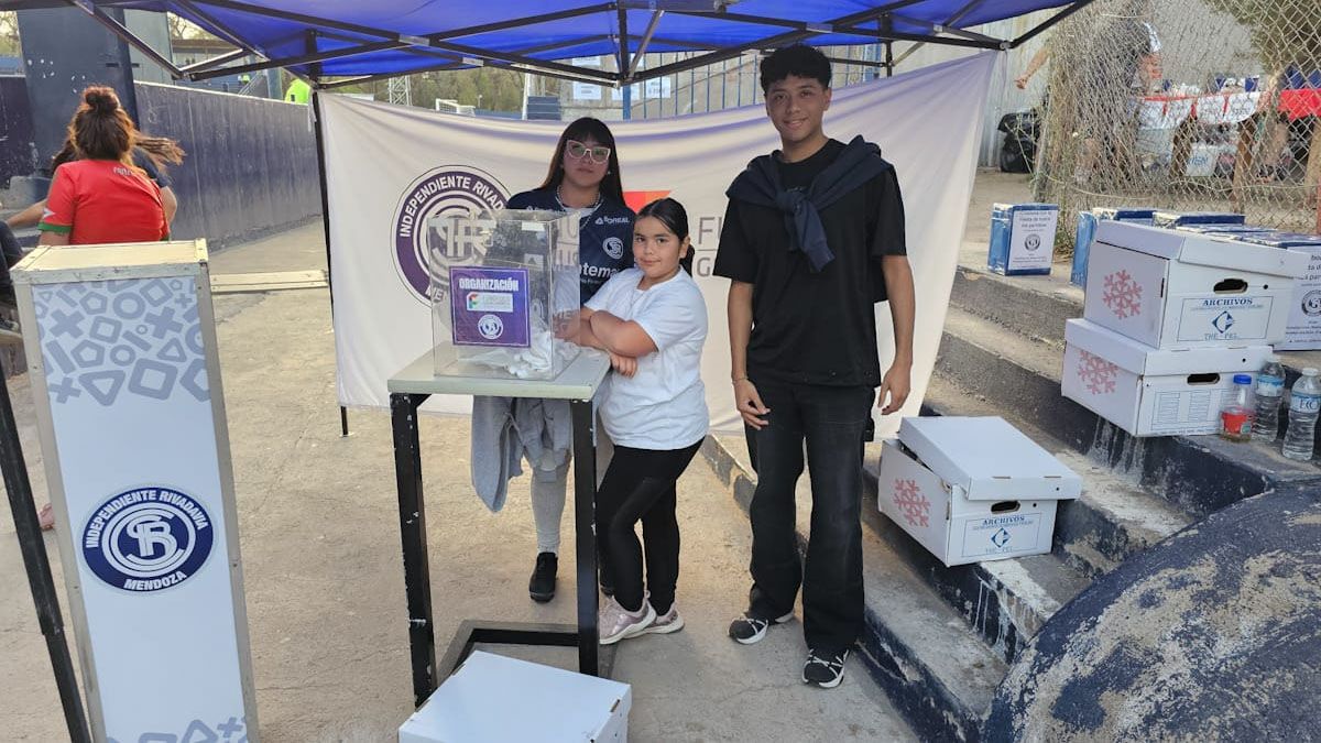 Loc hinchas de la Lepra colaboran con la campaña solidaria. Loc hinchas de la Lepra colaboran con la campaña solidaria.