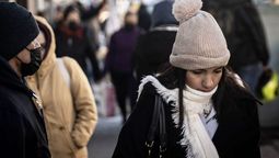 Las personas deben abrigarse de manera adecuada frente a estas temperaturas.
