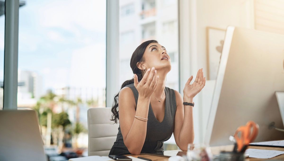 En pocas palabras, “llover sobre mojado” se refiere a una acumulación de problemas En pocas palabras, “llover sobre mojado” se refiere a una acumulación de problemas