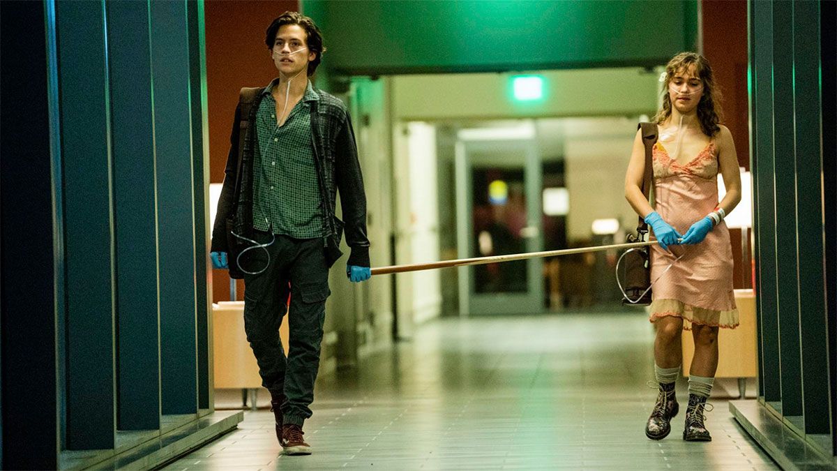 Cole Sprouse y Haley Lu Richardson protagonizan A dos metros de ti, película que se puede disfrutar en Netflix. Cole Sprouse y Haley Lu Richardson protagonizan A dos metros de ti, película que se puede disfrutar en Netflix.
