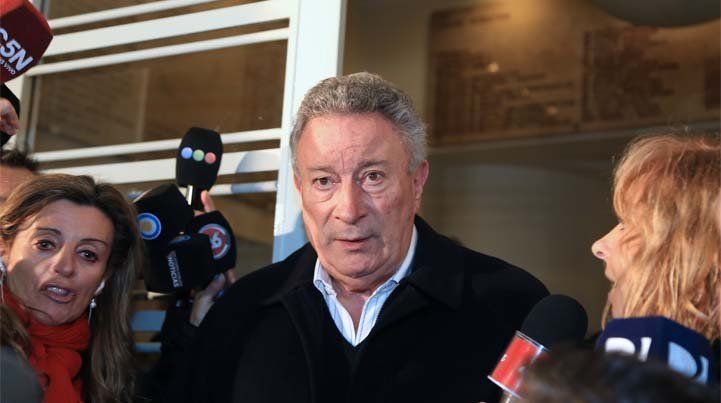 Segura minimizó las renuncias, pero se creará una comisión en AFA