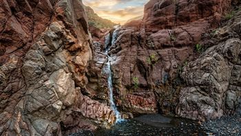 Cómo participar gratis de la travesía entre cerros, fósiles y cascadas en un exótico paisaje de Mendoza