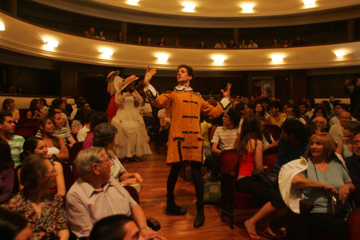 Junto a gestiones del gobierno provincial de turno, durante estos 26 años de vida del INT se han realizado fiestas, programas y ciclos de teatro en diferentes espacios como el Independencia. Junto a gestiones del gobierno provincial de turno, durante estos 26 años de vida del INT se han realizado fiestas, programas y ciclos de teatro en diferentes espacios como el Independencia.