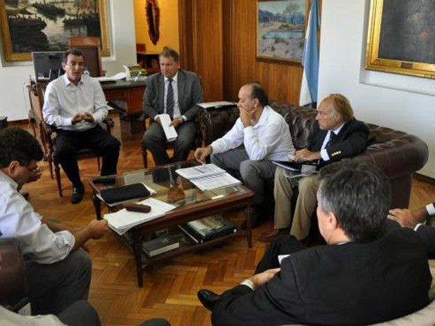 El gobernador se reunió con sus funcionarios para planear una estrategia por el conflicto del río Atuel
