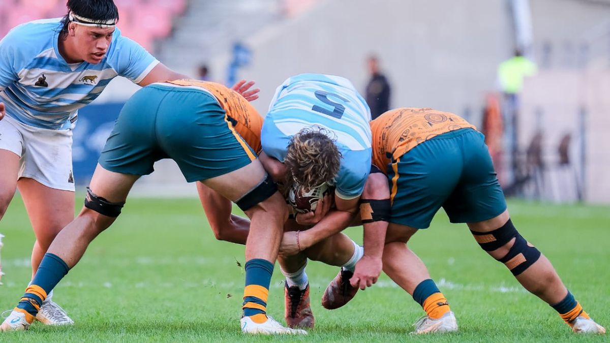 Los Pumitas empezaron fríos el encuentro y estuvieron cerca de ganarlo sobre el final. El jugador de Los Tordos, Bautista Salinas acompañando el ataque de Bautista Benavides. Los Pumitas empezaron fríos el encuentro y estuvieron cerca de ganarlo sobre el final. El jugador de Los Tordos, Bautista Salinas acompañando el ataque de Bautista Benavides.