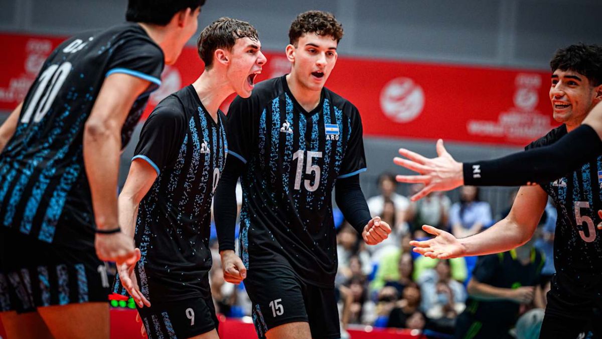 Gritalo Fausto. El mendocino Fausto López (9) celebra uno de los cuatro puntos que aportó para la selección argentina de vóley Sub 21 frente a Japón.